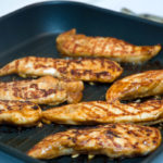 Spicy chicken in the grill pan